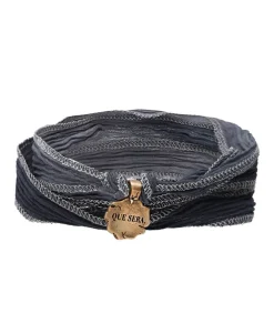 Bracelet En Soie A Nouer Et Charm Que Sera En Bronze
