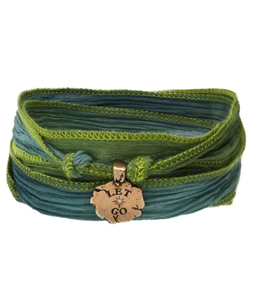 Bracelet En Soie A Nouer Et Charm Let Go En Bronze Et Diamant